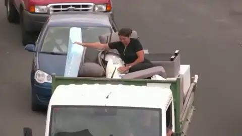 Los vecinos de La Palma han tenido que recoger lo más esencial en una hora antes de que la lava devore sus casas Los vecinos de La Palma han tenido que recoger lo más esencial en una hora antes de que la lava devore sus casas