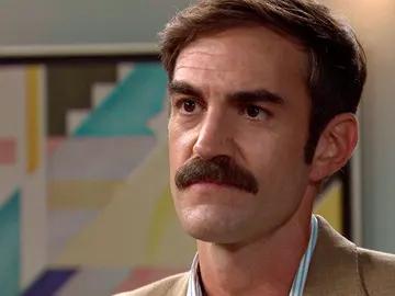 Raúl sospecha de Fran: "Como hagas daño a mi padre me encargaré de arruinarte la vida" Raúl sospecha de Fran: "Como hagas daño a mi padre me encargaré de arruinarte la vida"