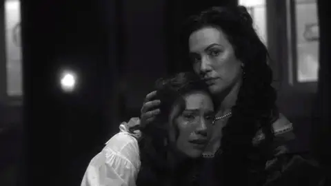 Kate Siegel en 'La maldición de Bly Manor' Kate Siegel en 'La maldición de Bly Manor'