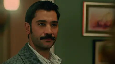 La madre de Müjgan conoce a Yilmaz La madre de Müjgan conoce a Yilmaz