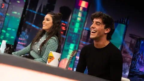 ¿Hasta qué punto es presumido Óscar Casas? Pablo Motos le pone a prueba... ¡con su pelo! ¿Hasta qué punto es presumido Óscar Casas? Pablo Motos le pone a prueba... ¡con su pelo!