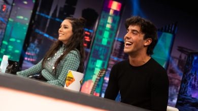 ¿Hasta qué punto es presumido Óscar Casas? Pablo Motos le pone a prueba... ¡con su pelo!