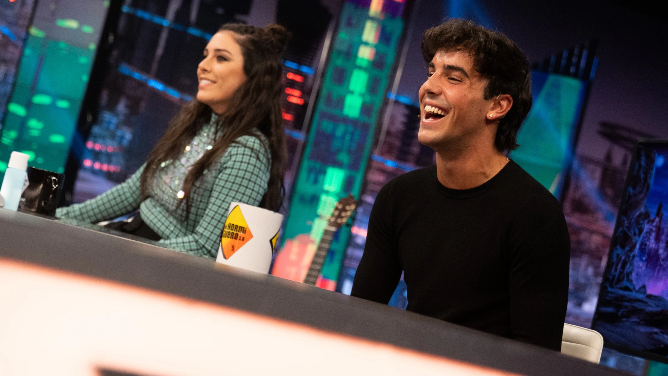 ¿Hasta qué punto es presumido Óscar Casas? Pablo Motos le pone a prueba... ¡con su pelo! ¿Hasta qué punto es presumido Óscar Casas? Pablo Motos le pone a prueba... ¡con su pelo!