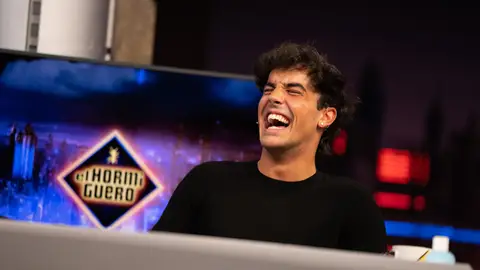 Óscar Casas revela en qué se entretiene en el baño: "Es mi momento" Óscar Casas revela en qué se entretiene en el baño: "Es mi momento"