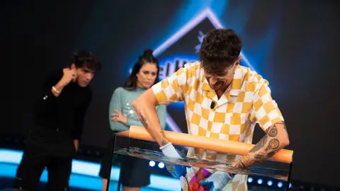 ¿Cómo cortar cristal en el agua? Marron vuelve a sorprender en 'El hormiguero 3.0' Ciencia con Marron