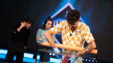 ¿Cómo cortar cristal en el agua? Marron vuelve a sorprender en 'El hormiguero 3.0'