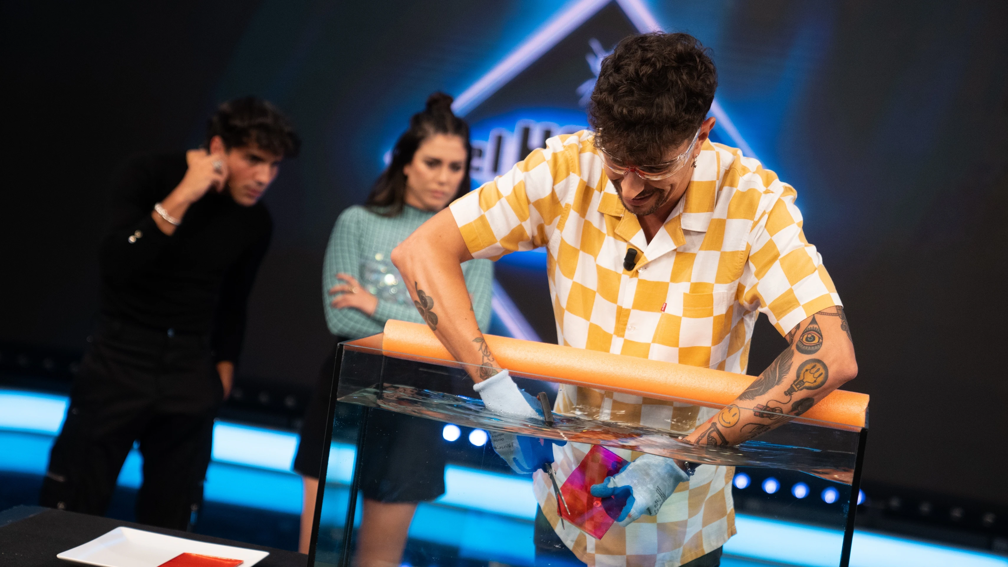 ¿Cómo cortar cristal en el agua? Marron vuelve a sorprender en 'El hormiguero 3.0' Ciencia con Marron