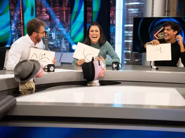 ¡Qué precisión! Óscar Casas y Blanca Suárez compiten en un juego contra el reloj ¡Qué precisión! Óscar Casas y Blanca Suárez compiten en un juego contra el reloj
