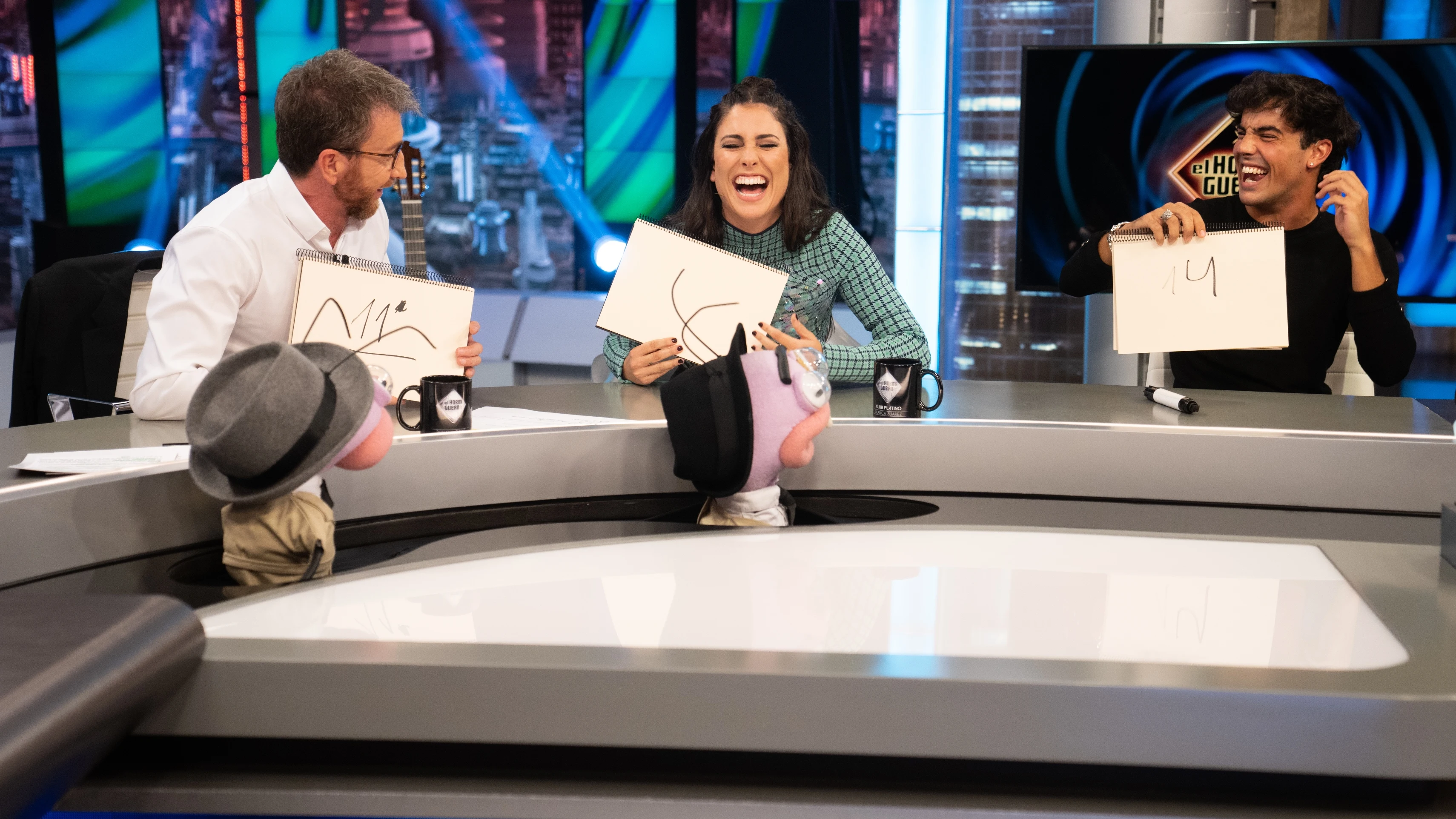 ¡Qué precisión! Óscar Casas y Blanca Suárez compiten en un juego contra el reloj ¡Qué precisión! Óscar Casas y Blanca Suárez compiten en un juego contra el reloj