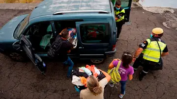 Una colada de lava provocada por la erupción que comenzó el 19 de septiembre en La Palma se desplaza por el bario de Todoque, en el municipio de Los Llanos de Ariadne, donde sus vecinos han sido desalojados. Una colada de lava provocada por la erupción que comenzó el 19 de septiembre en La Palma se desplaza por el bario de Todoque, en el municipio de Los Llanos de Ariadne, donde sus vecinos han sido desalojados.