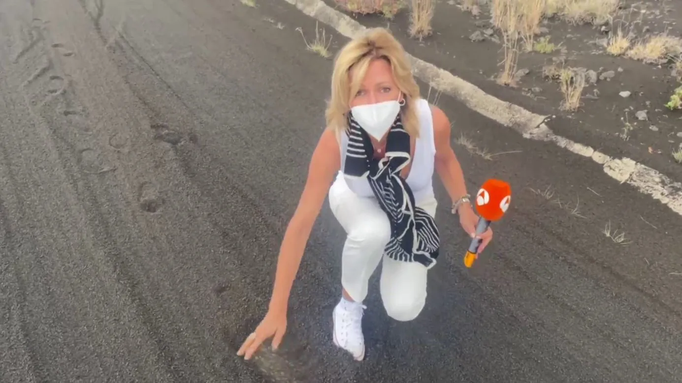 Susanna Griso, sorprendida por una nube de cenizas.