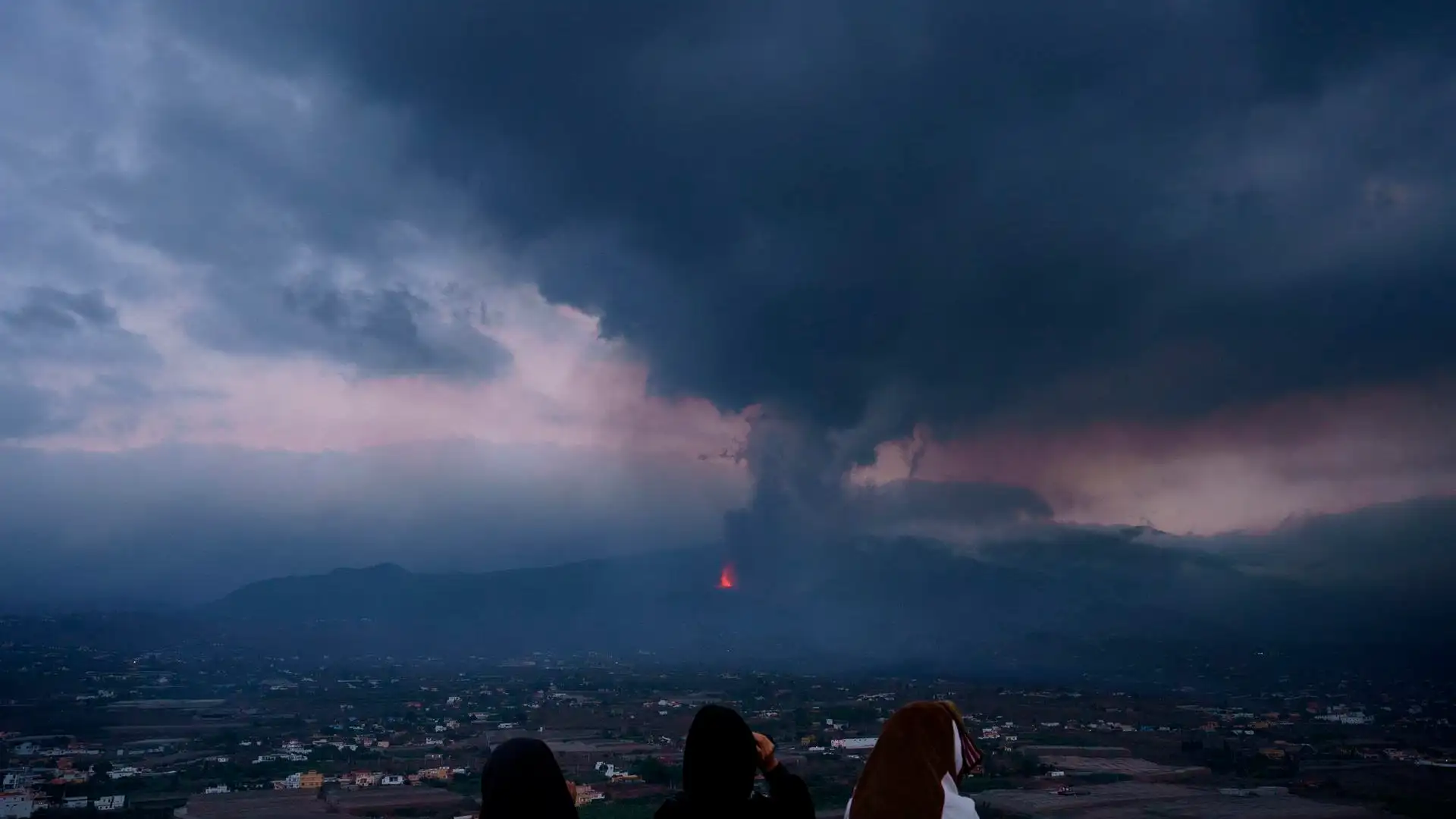 La nube de dióxido de azufre del volcán de La Palma llegará a Italia, Túnez y Libia La nube de dióxido de azufre del volcán de La Palma llegará a Italia, Túnez y Libia