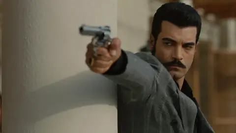 ¡Máxima tensión! Tiroteo en plena mansión de los Yaman entre Yilmaz y Demir ¡Máxima tensión! Tiroteo en plena mansión de los Yaman entre Yilmaz y Demir