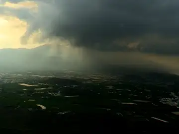 Qué posibilidades hay de que la nube tóxica llegue a la península y haya lluvia ácida Qué posibilidades hay de que la nube tóxica llegue a la península y haya lluvia ácida
