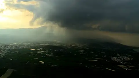 Qué posibilidades hay de que la nube tóxica llegue a la península y haya lluvia ácida Qué posibilidades hay de que la nube tóxica llegue a la península y haya lluvia ácida
