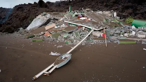 Perdidas de 400 millones de euros en La Palma por el volcán Perdidas de 400 millones de euros en La Palma por el volcán