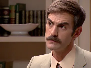 Raúl sorprende a Fran en una situación sospechosa, ¿qué esconde su primo? Raúl sorprende a Fran en una situación sospechosa, ¿qué esconde su primo?