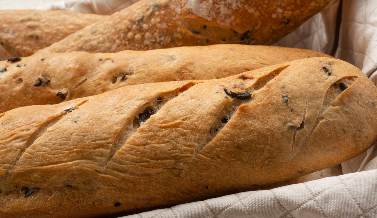 Receta de pan casero de olivas negras, de Joseba Arguiñano