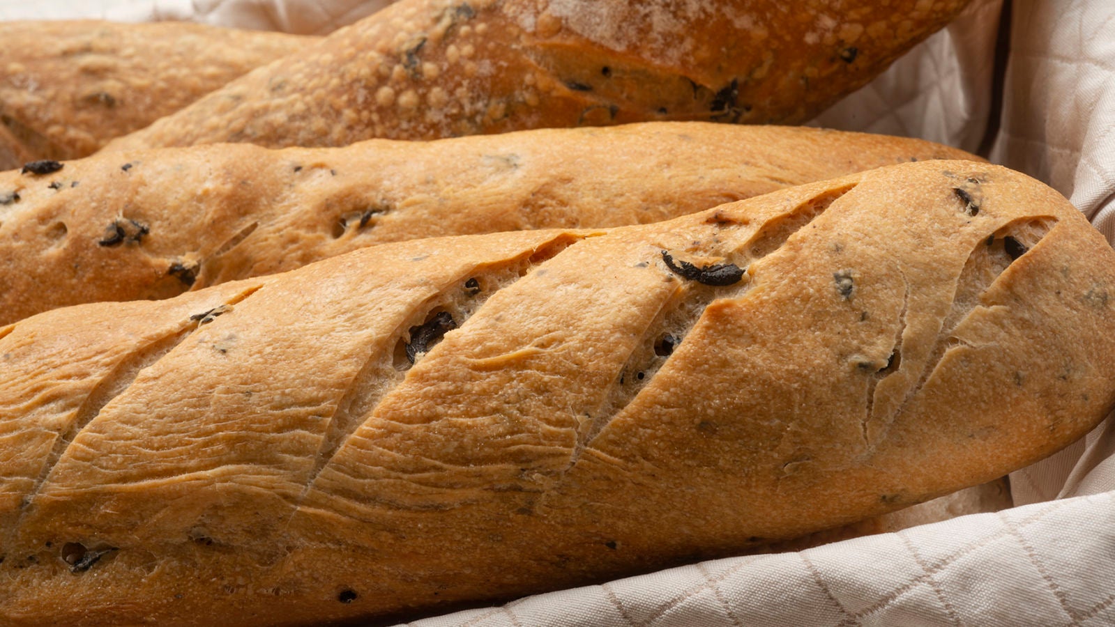 Receta de pan casero de olivas negras, de Joseba Arguiñano