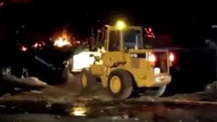 Una de las excavadoras usada por los bomberos Una de las excavadoras usada por los bomberos