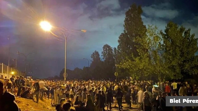 25.000 jóvenes en Madrid y 8.000 en Barcelona protagonizan macrobotellones en las universidades 25.000 jóvenes en Madrid y 8.000 en Barcelona protagonizan macrobotellones en las universidades