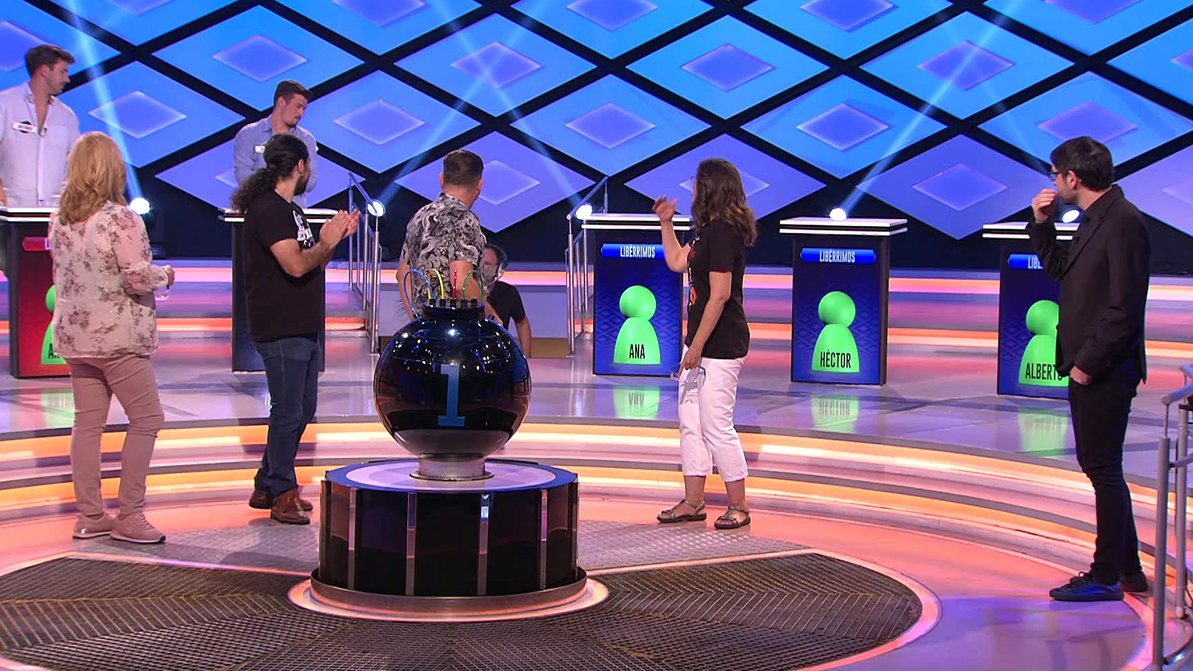 Ana Belén descubre en ‘¡Boom!’ que tiene un admirador secreto, ¿quién será? Ana Belén descubre en ‘¡Boom!’ que tiene un admirador secreto, ¿quién será?