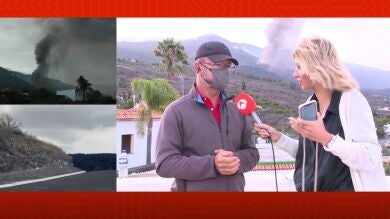 Decenas de curiosos contemplan la erupción del volcán de La Palma en esterillas durante la noche pese a las recomendaciones