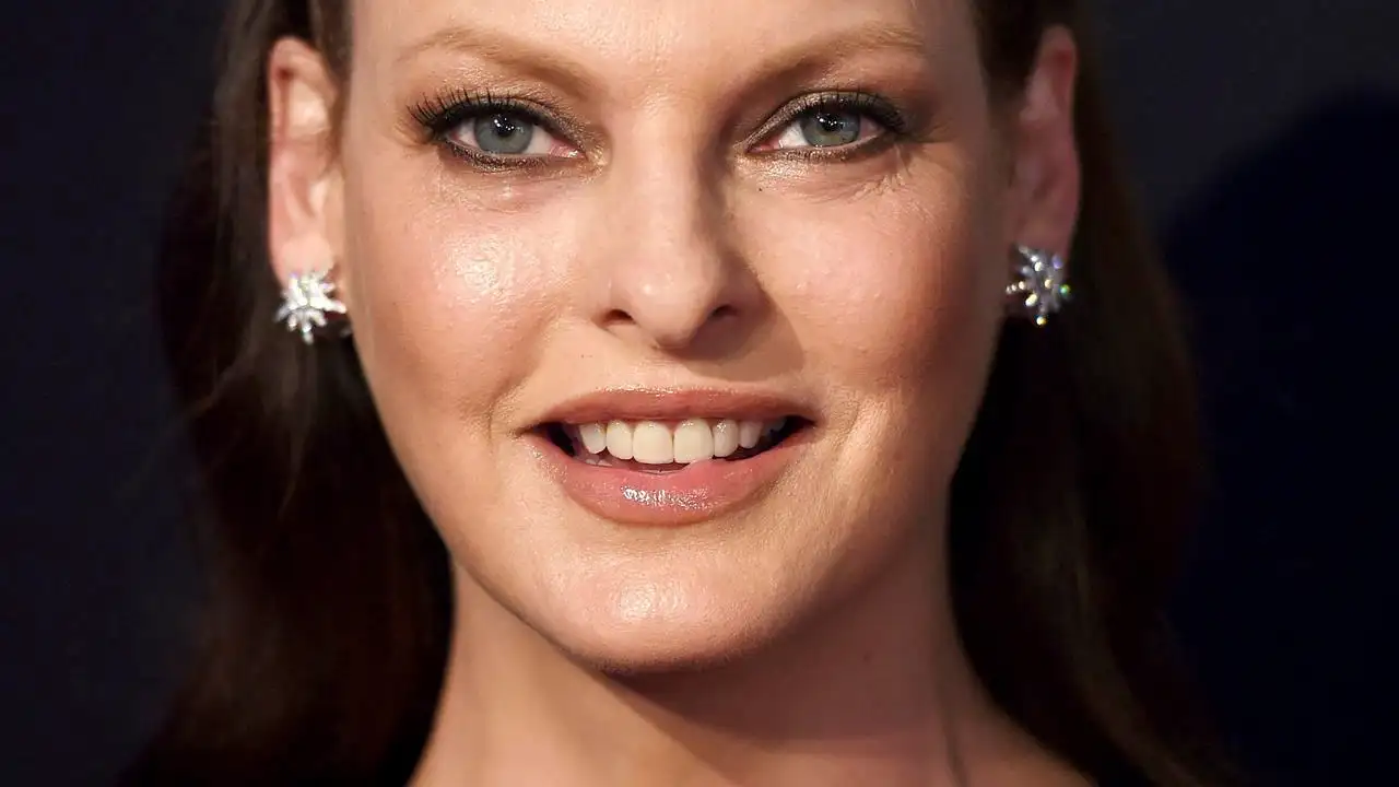 Linda Evangelista sumida en una depresión tras quedar desfigurada por un tratamiento estético Linda Evangelista sumida en una depresión tras quedar desfigurada por un tratamiento estético