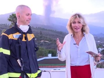 Así trabajan los bomberos en La Palma.