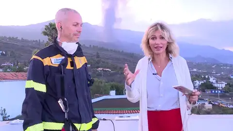Así trabajan los bomberos en La Palma. Así trabajan los bomberos en La Palma.