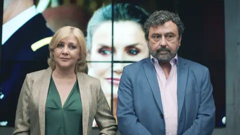 Encontrar una doble de la reina Letizia, la delicada misión de Paco y Dolores Encontrar una doble de la reina Letizia, la delicada misión de Paco y Dolores