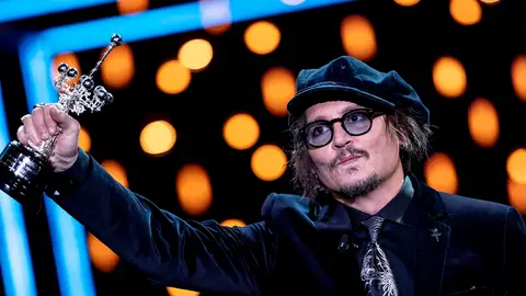 Johnny Depp con su Premio Donostia Johnny Depp con su Premio Donostia