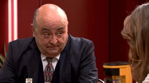 Coral recibe una lección a modo de reprimenda de Don Germán: “Siempre hay que saber jugar en igualdad con los demás” Coral recibe una lección a modo de reprimenda de Don Germán: “Siempre hay que saber jugar en igualdad con los demás”