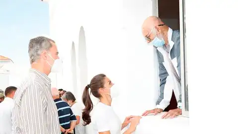 Los Reyes visitan a los afectados por el volcán de La Palma Los Reyes visitan a los afectados por el volcán de La Palma