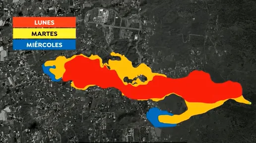 La colada ha recorrido ya 3,6 kilómetros de los 6,5 que mide la ladera desde el punto en el que hizo erupción el volcán hasta el mar La colada ha recorrido ya 3,6 kilómetros de los 6,5 que mide la ladera desde el punto en el que hizo erupción el volcán hasta el mar