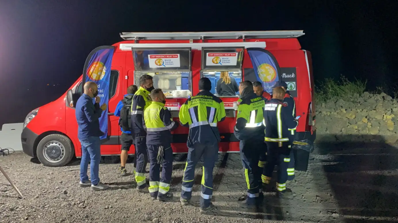 La ONG WCK del cocinero José Andrés en La Palma para llevar comida La ONG WCK del cocinero José Andrés en La Palma para llevar comida