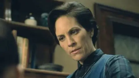 Annabeth Gigsh en 'La maldición de Hill House' Annabeth Gigsh en 'La maldición de Hill House'