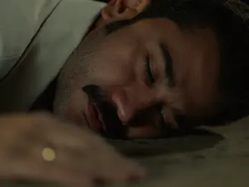 Demir dispara a Yilmaz y su vida depende de un hilo Demir dispara a Yilmaz y su vida depende de un hilo