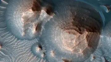 Cráteres volcánicos en la región de Arabia Terra, en Marte.. 