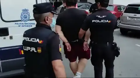 Cae una red de explotación sexual que prostituía a mujeres en pisos de citas en Asturias, León y Alicante Cae una red de explotación sexual que prostituía a mujeres en pisos de citas en Asturias, León y Alicante