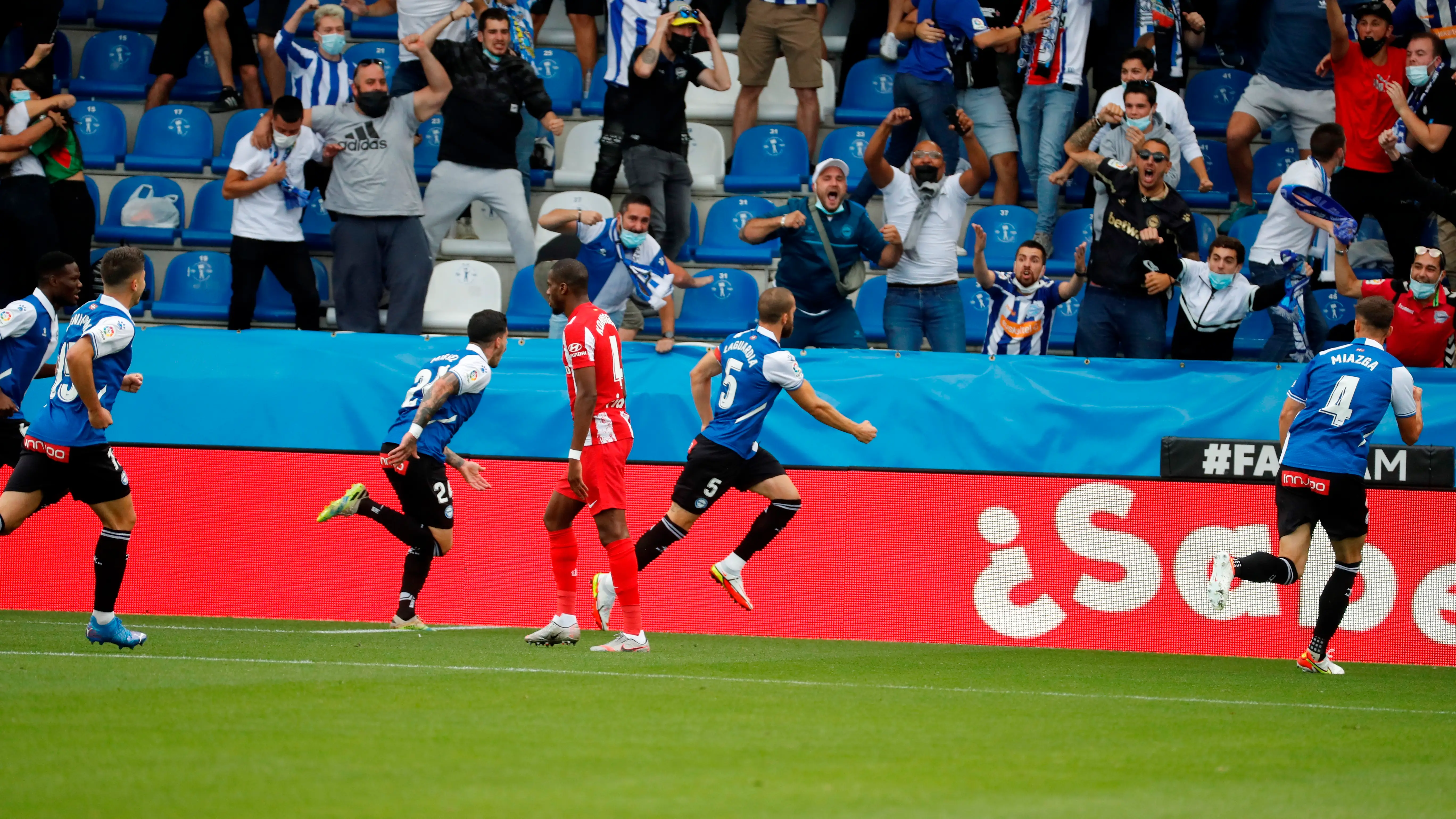 El Atl&eacute;tico de Madrid sigue sin encontrarse y cae ante el Alav&eacute;s en Mendizorroza 