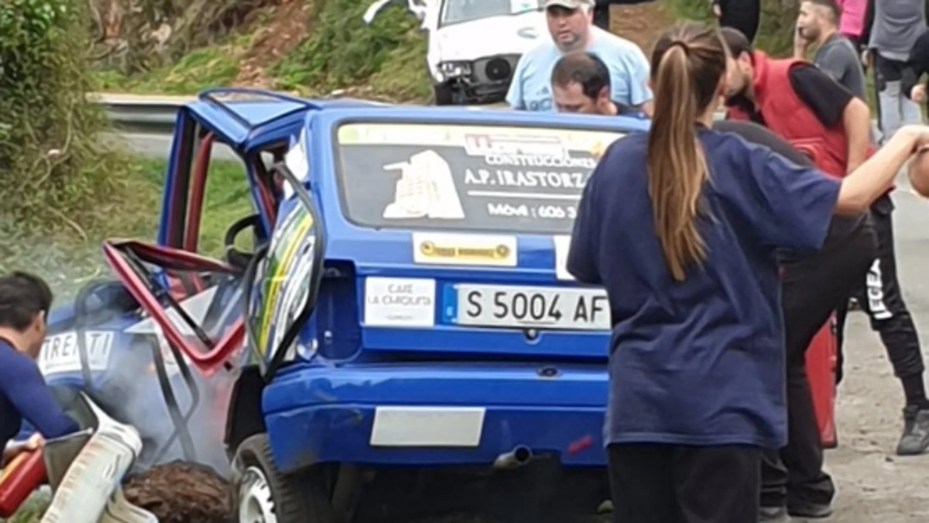 Mueren un piloto y su copiloto al chocar contra un guardarraíl en el rally Villa de Llanes