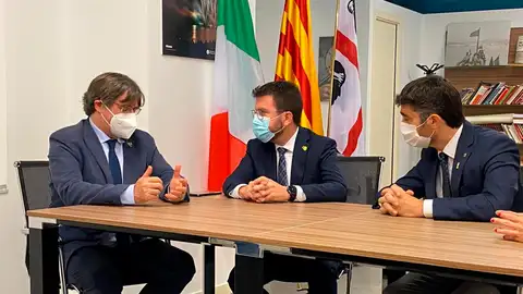 Pere Aragonès apoya a Carles Puigdemont en Cerdeña: "La represión continúa y la única solución es la amnistía" Pere Aragonès apoya a Carles Puigdemont en Cerdeña: "La represión continúa y la única solución es la amnistía"