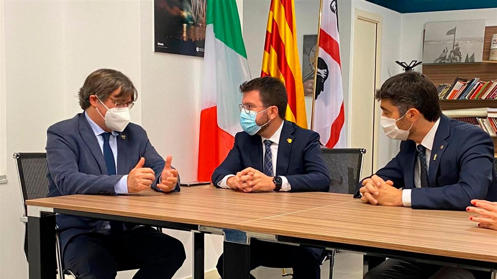 Pere Aragonès apoya a Carles Puigdemont en Cerdeña: 
