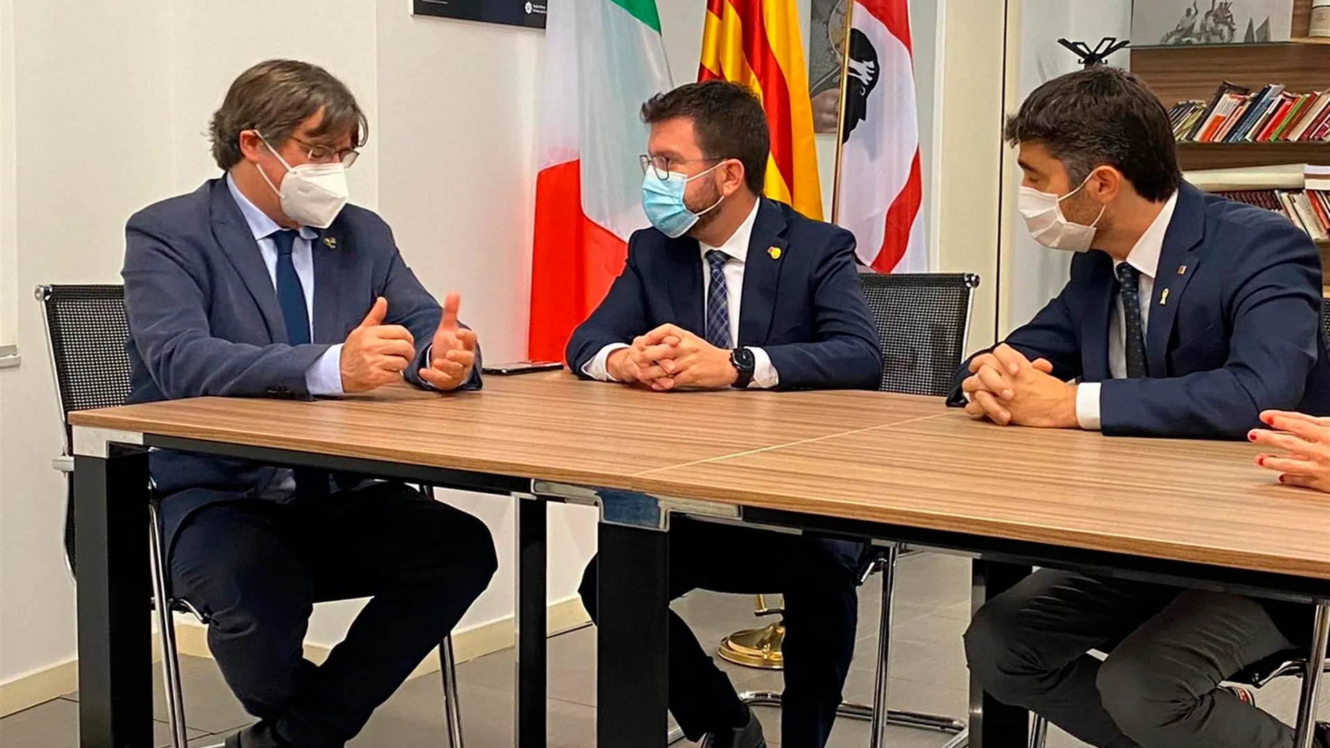 Pere Aragon&egrave;s apoya a Carles Puigdemont en Cerde&ntilde;a: "La represi&oacute;n contin&uacute;a y la &uacute;nica soluci&oacute;n es la amnist&iacute;a"