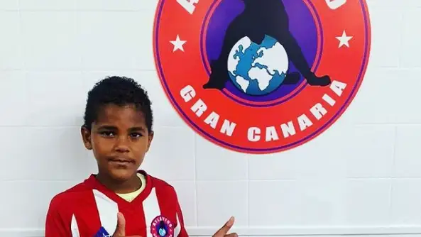 Muere un futbolista de 9 años atropellado por un motorista que se dio a la fuga en Gran Canaria Muere un futbolista de 9 años atropellado por un motorista que se dio a la fuga en Gran Canaria