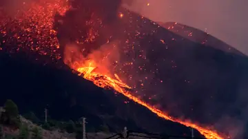 Dos nuevas bocas eruptivas de las que manan coladas de lava y una mayor explosividad Dos nuevas bocas eruptivas de las que manan coladas de lava y una mayor explosividad