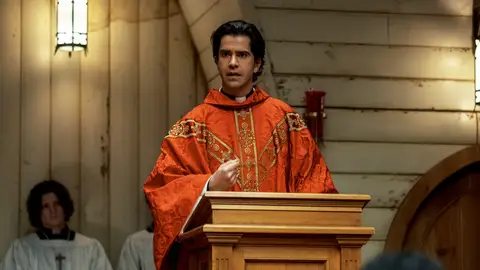 Hamish Linklater en 'Misa de medianoche' Hamish Linklater en 'Misa de medianoche'