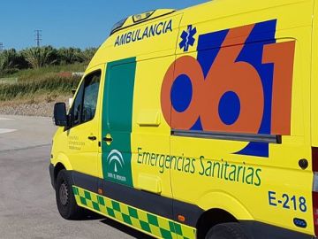 Un muerto y una herida al chocar un coche contra un peaje en Málaga