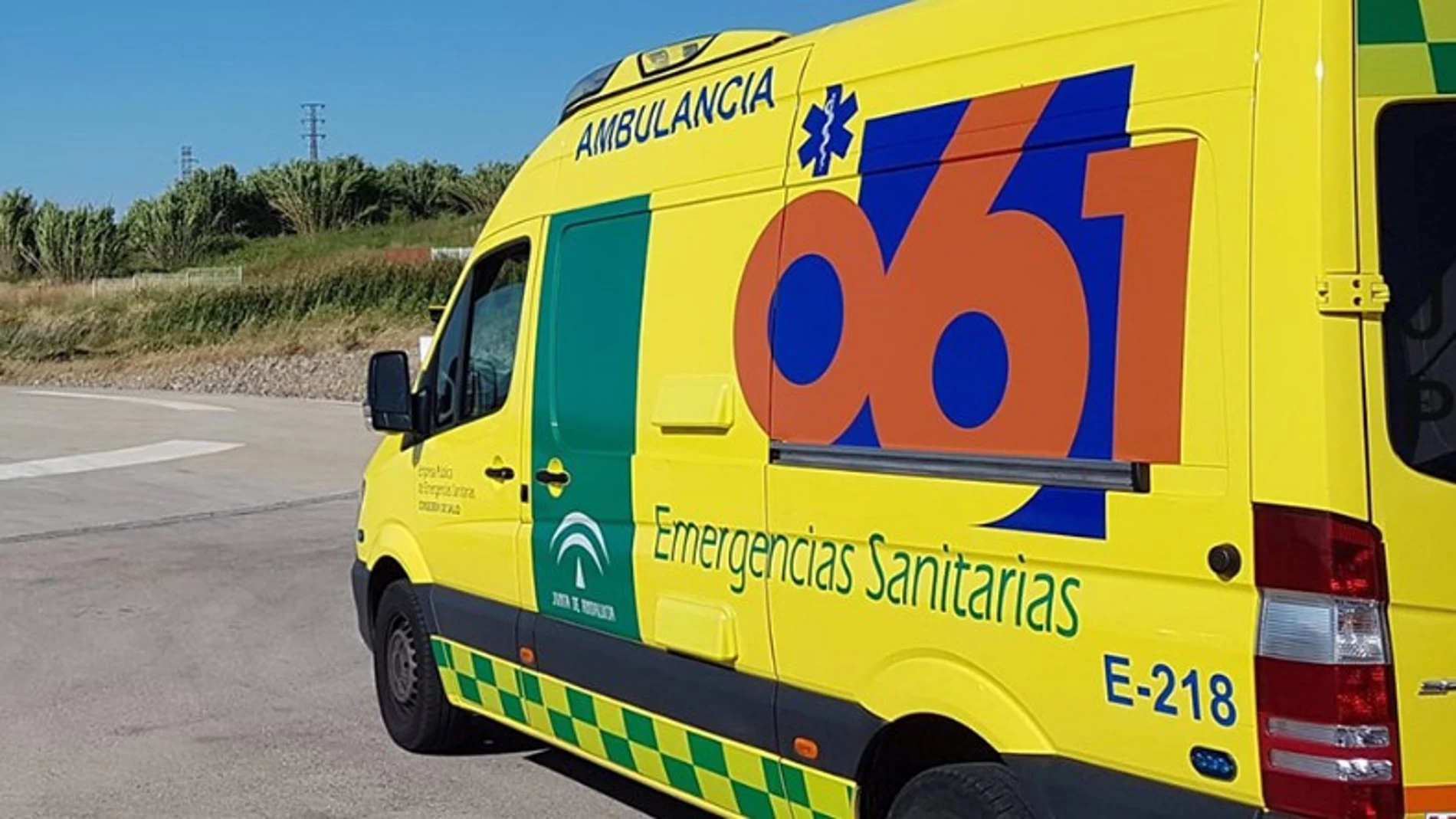 Un muerto y una herida al chocar un coche contra un peaje en Málaga